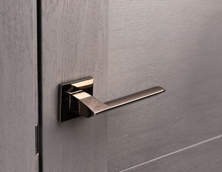 Close,Up,Of,Stylish,New,Metal,Door,Knob,On,Modern Close,Up,Of,Stylish,New,Metal,Door,Knob,On,Modern